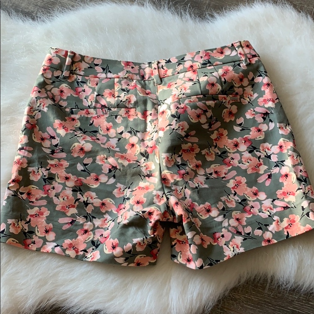 White House Black Market | floral the 5” short - Picture 5 of 13